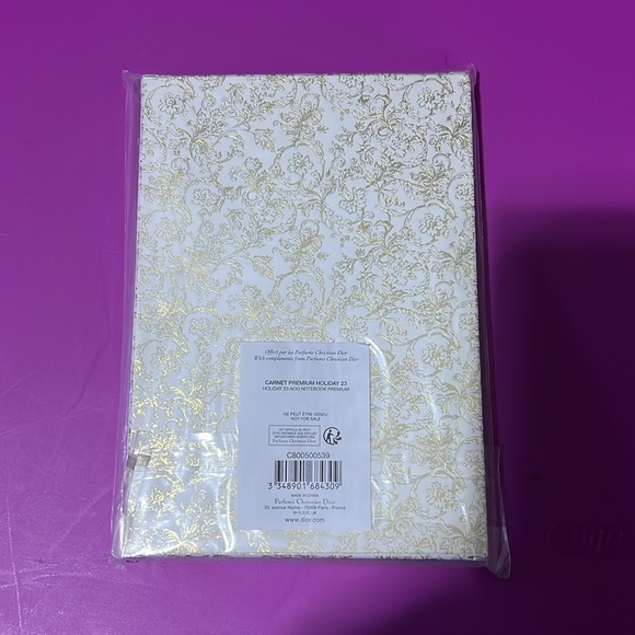NWT CHRISTIAN DIOR CARNET PREMIUM HOLIDAY 23 AOG NOTEBOOK 📒 PREMIUM - Picture 3 of 3